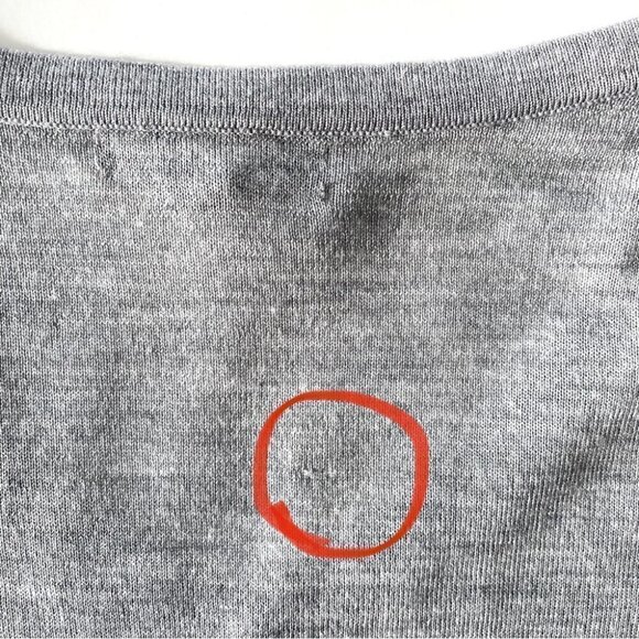 Banana Republic sweater with v-neck and long  sleeves in 💯 merino wool - Picture 9 of 10